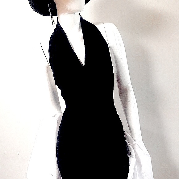 ♥️Sexy 90’s Style Black Halter Mini Dress Outfit - Picture 11 of 16